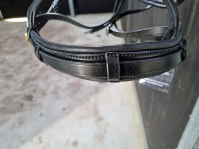 Jeffries IR leather cavesson bridle - close up of nose band