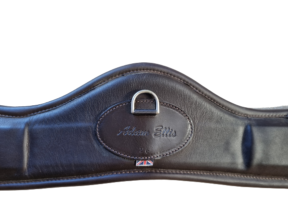 Adam Ellis leather anatomic dressage girth showing close up of middle