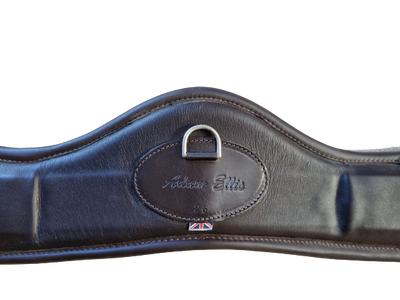 Adam Ellis leather anatomic dressage girth showing close up of middle